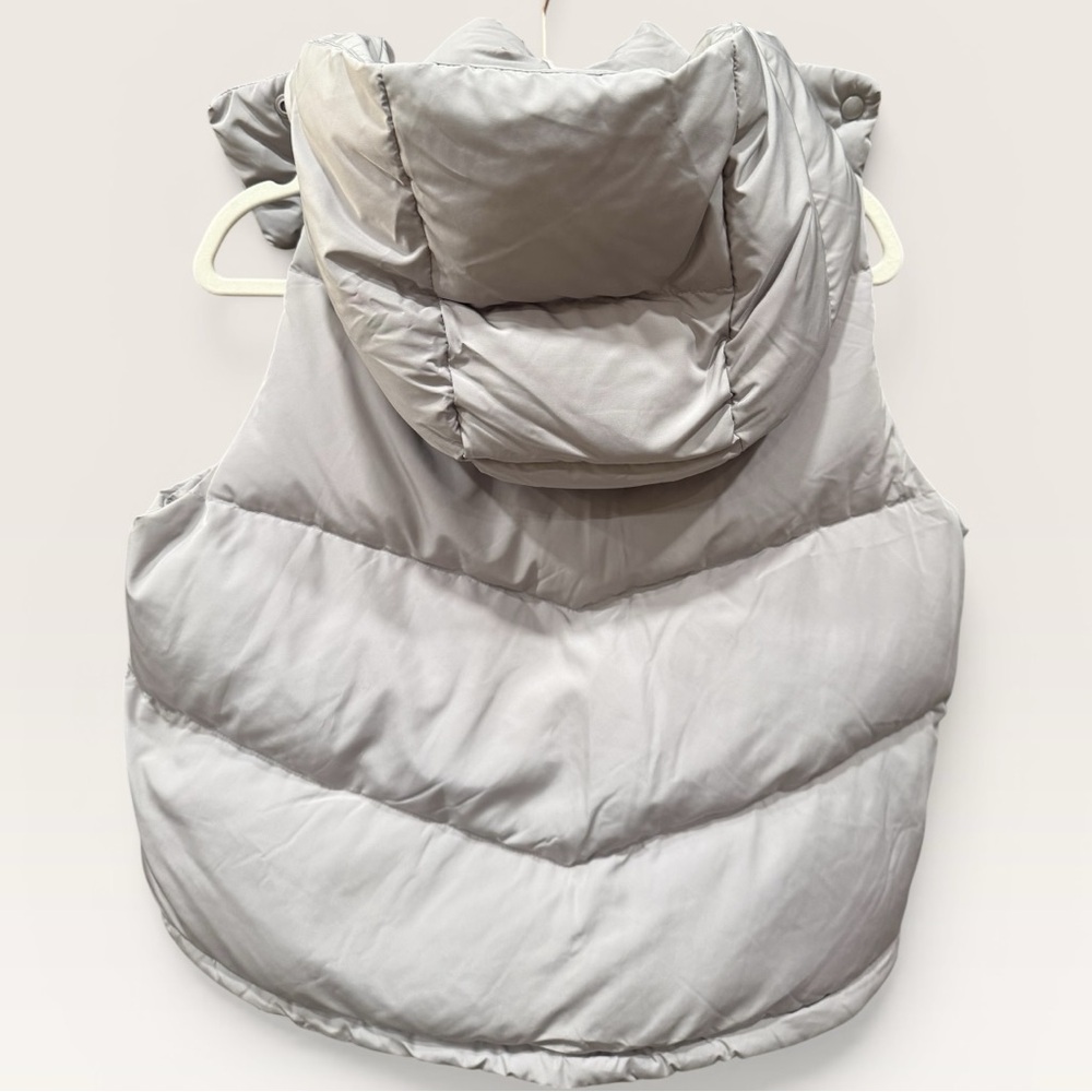 NWT Halara light Grey Puffer Vest High Neck Snap Front Quilted XL Cozy Minimal - Picture 3 of 3